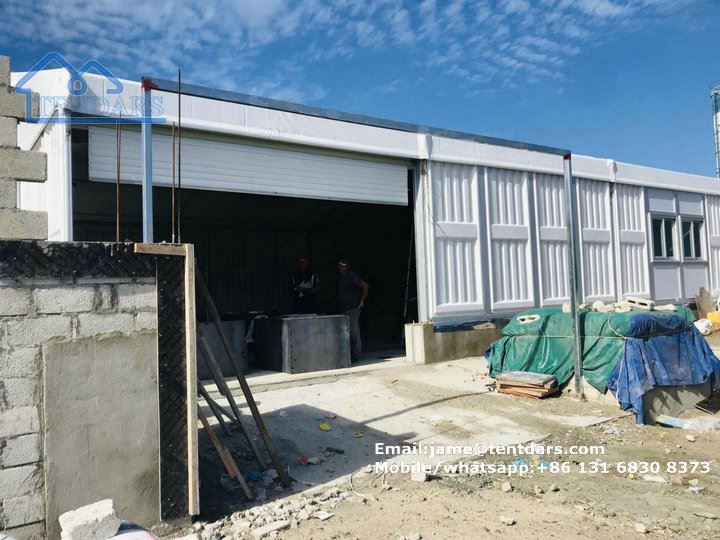 Tienda de almacenamiento temporal al aire libre